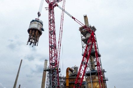 Mammoet assists refinery maintenance